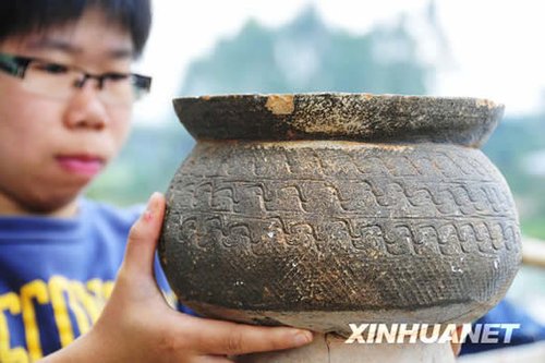 广州增城浮扶岭大型古墓群发掘出土的文物（1月30日摄）。 新华社记者 周