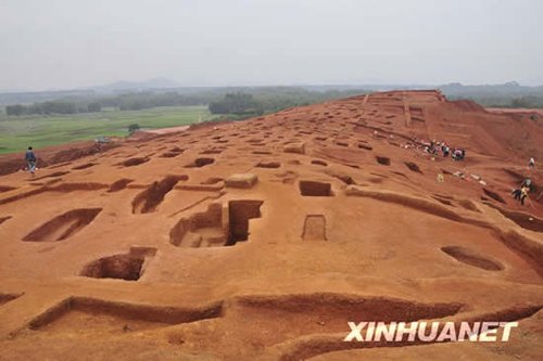 这是广州增城浮扶岭大型古墓群发掘现场（1月30日摄）。